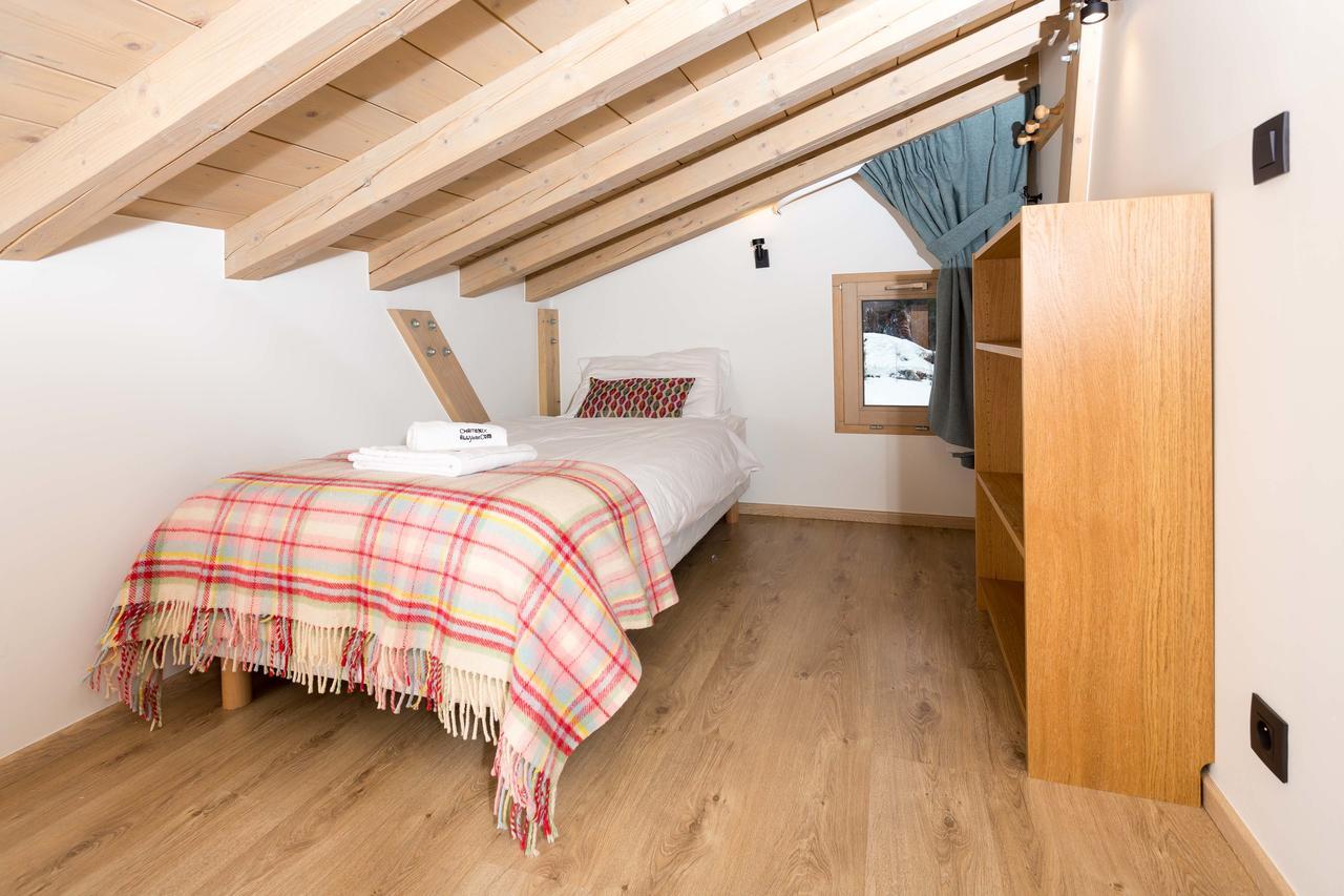 De L'ours - Year Chalet